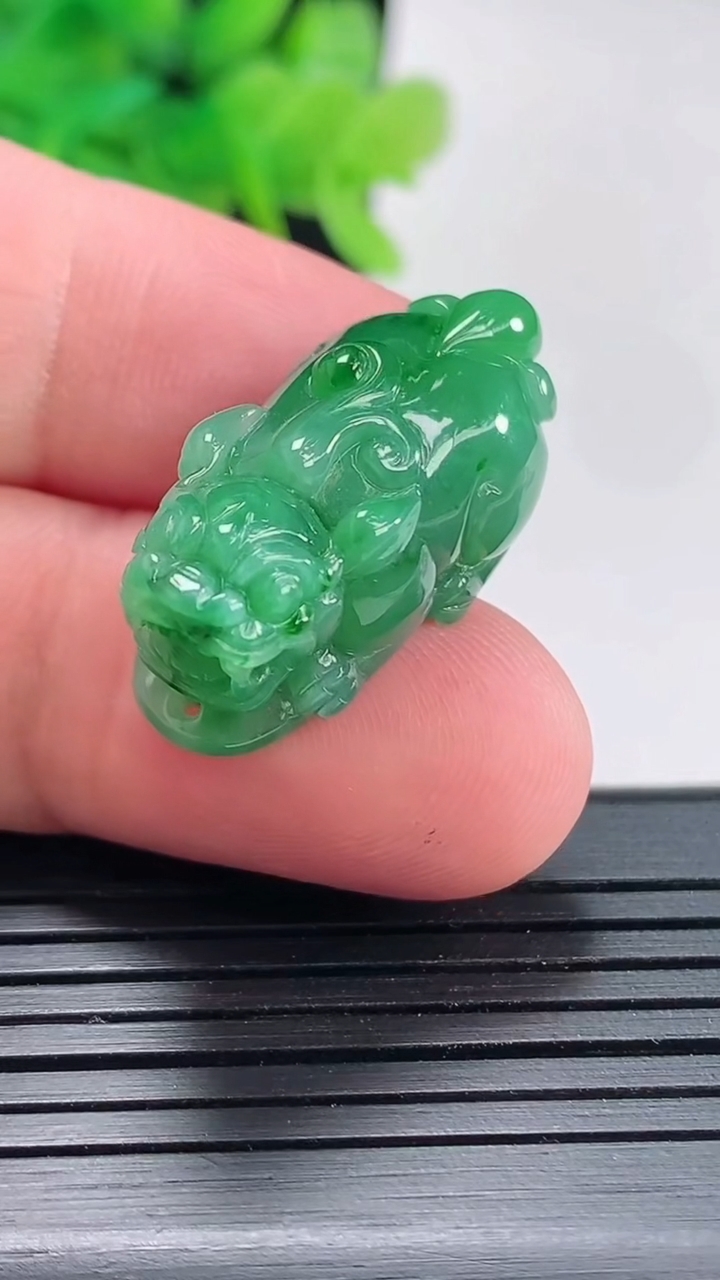 天然A货翡翠貔貅吊坠，尺寸25-13-12.5重量:8.19g
4月21日