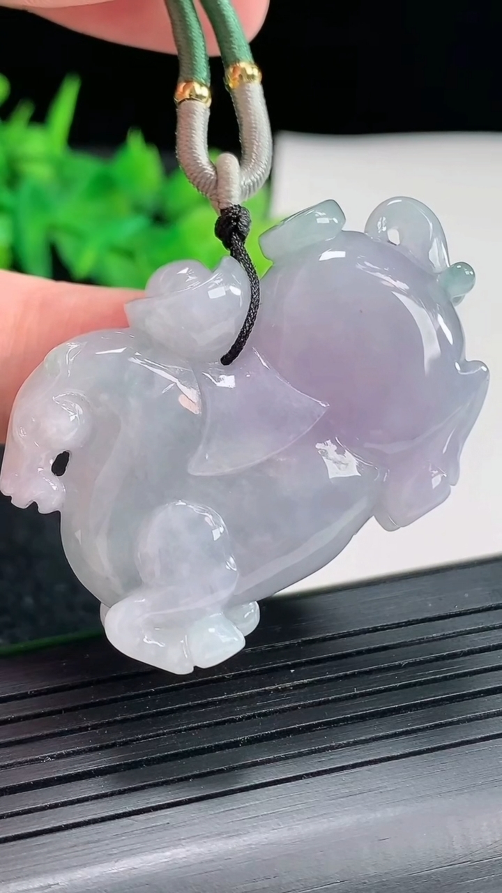 天然A货翡翠紫罗兰 飘花生肖马吊坠，尺寸46-32-12重量:32.23g
4月21日