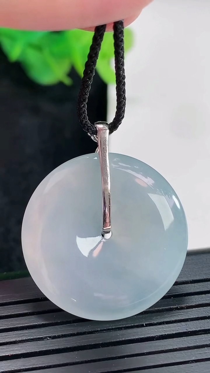 天然A货翡翠18k金紫罗兰平安扣吊坠，尺寸27-5重量:8.22g
4月21日