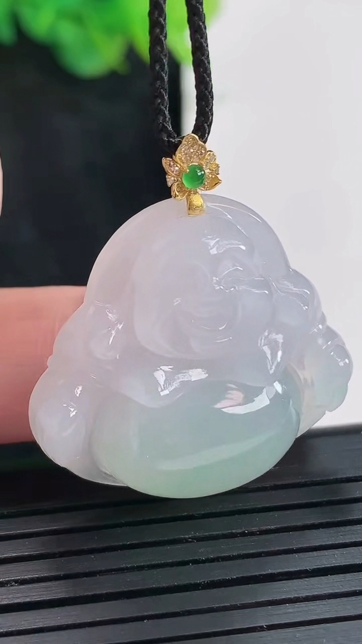 天然A货翡翠佛公吊坠，尺寸28-31-8重量:10.31g
4月21日