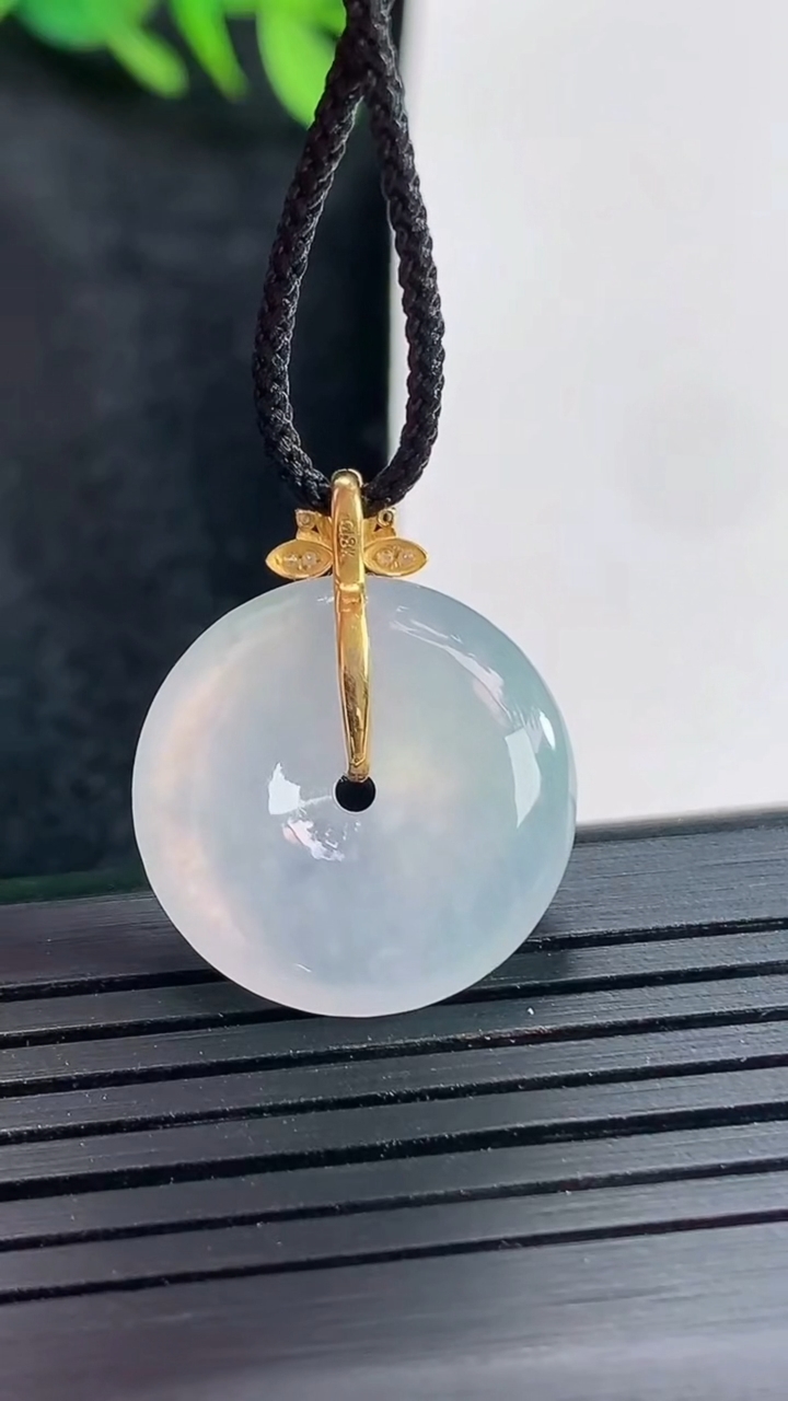 天然A货翡翠18k金紫罗兰平安扣吊坠，尺寸19.5-4.8重量:3.91g
4月21日