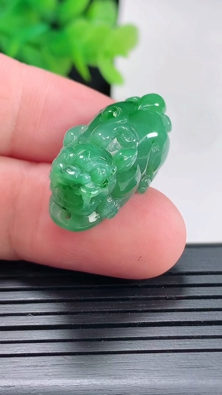 天然A货翡翠貔貅吊坠，尺寸25-13-12.5重量:8.19g
4月21日