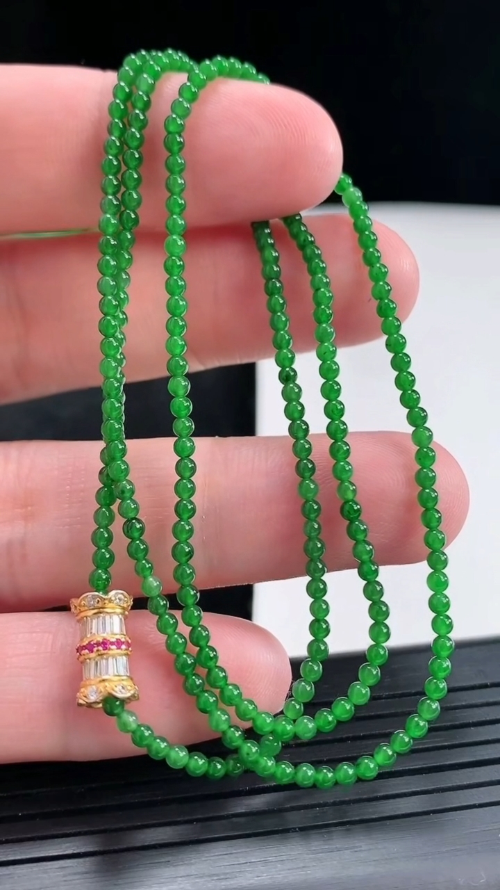 天然A货翡翠小米珠项链，尺寸2-245颗重量:5.69g
4月21日
