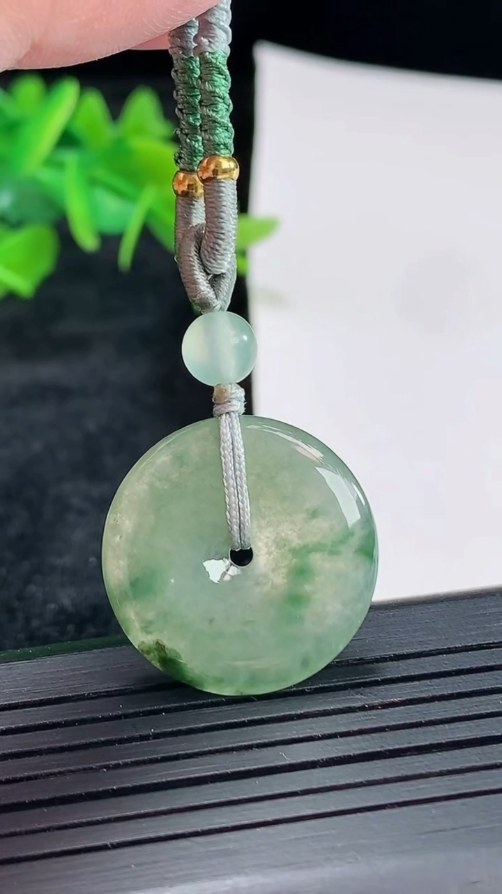 天然A货翡翠冰种飘花平安扣吊坠，尺寸23-3.6重:3.82g474
4月21日