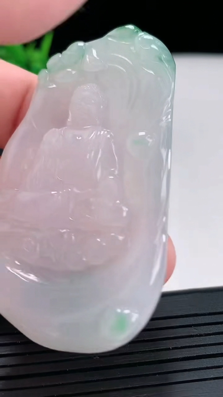 天然A货翡翠阿弥陀佛吊坠，尺寸64-35-5.8重量:31.13g
4月21日