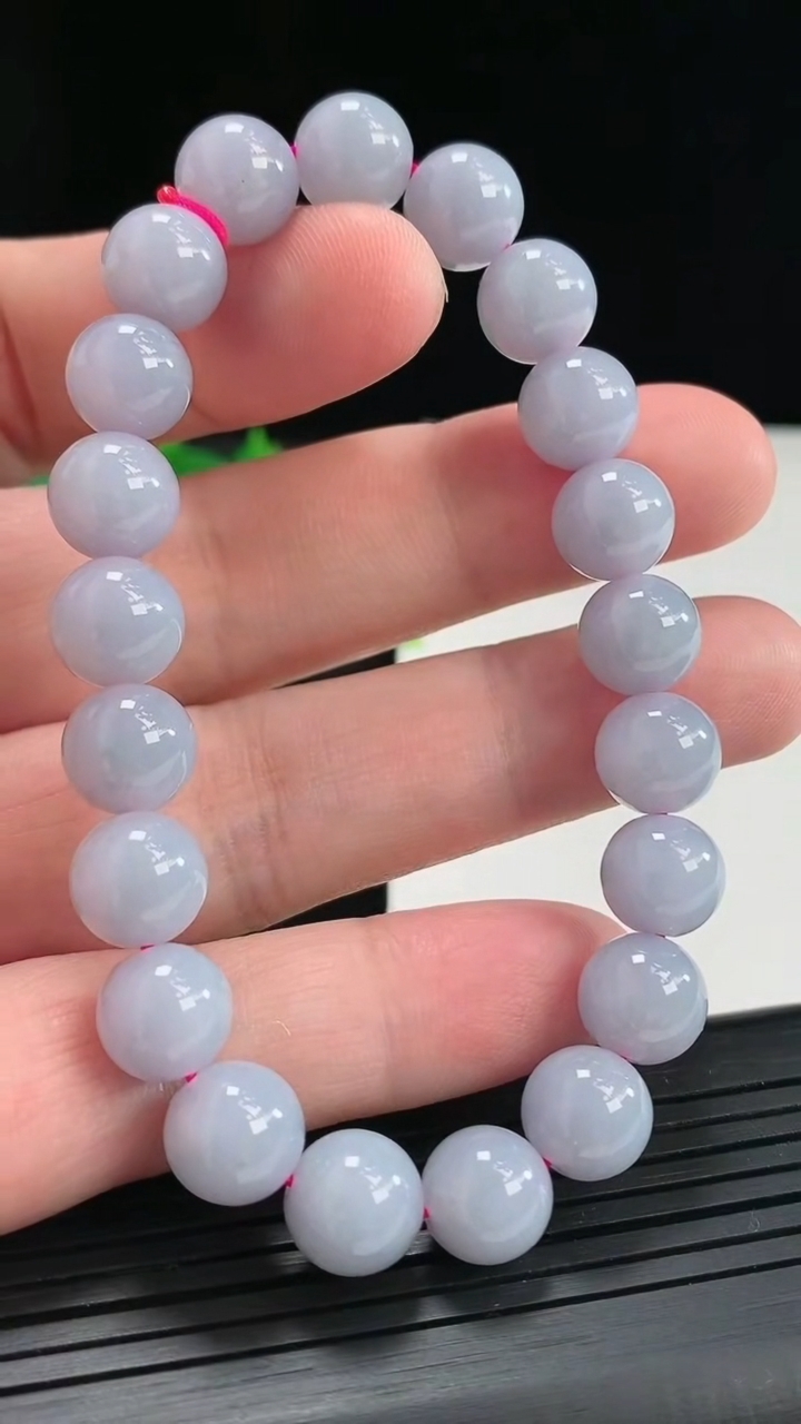 天然A货翡翠紫罗兰圆珠手串，尺寸9.5-21颗重量:30.25g4月21日
工厂直销收藏佳品,种好水足，色泽均匀，有种有色，上手高大气！