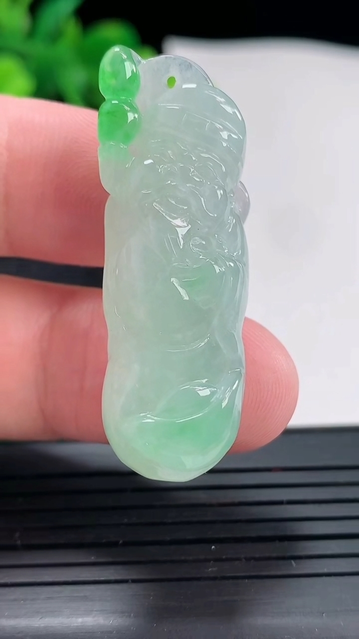 天然A货翡翠财神爷吊坠，尺寸42.5-16-9重量:11.86g
4月21日