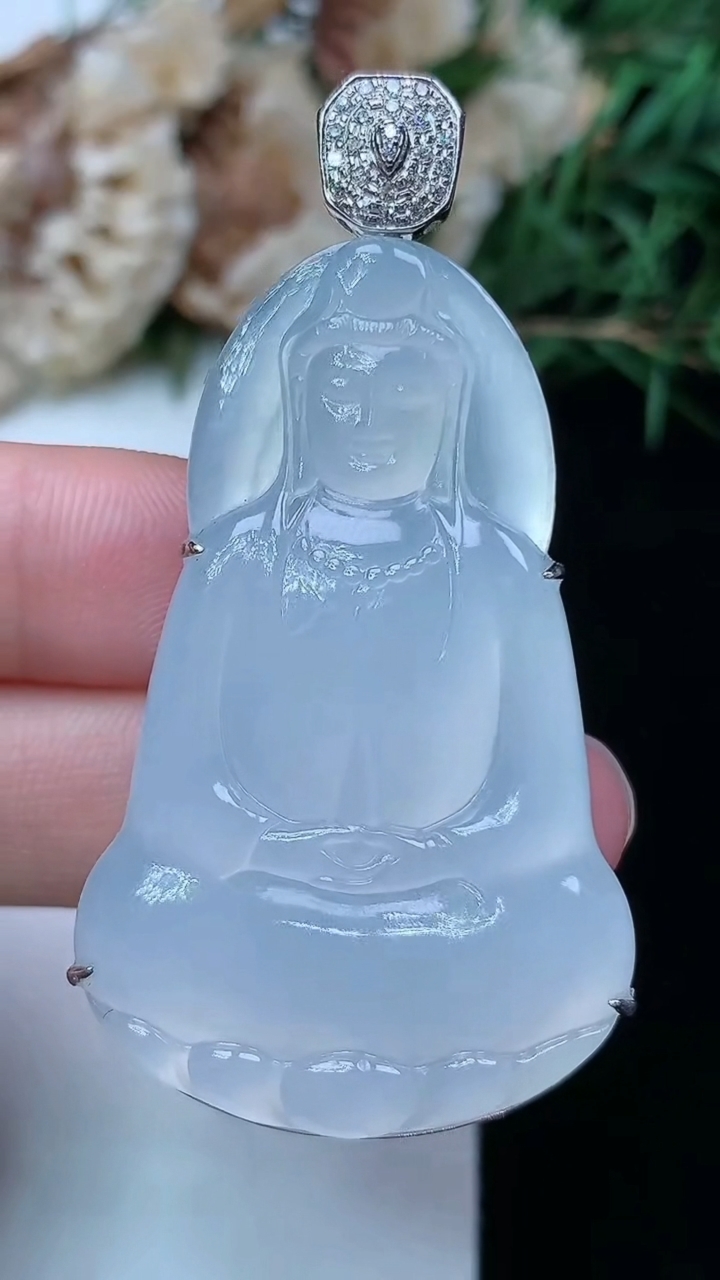 天然A货翡翠白冰素衣观音吊坠，尺寸45.4-28.5-7.6，重量:15.50g
4月21日