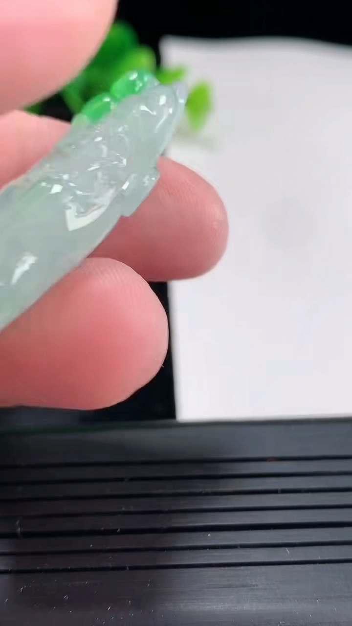 天然A货翡翠财神爷吊坠，尺寸42.5-16-9重量:11.86g
4月21日