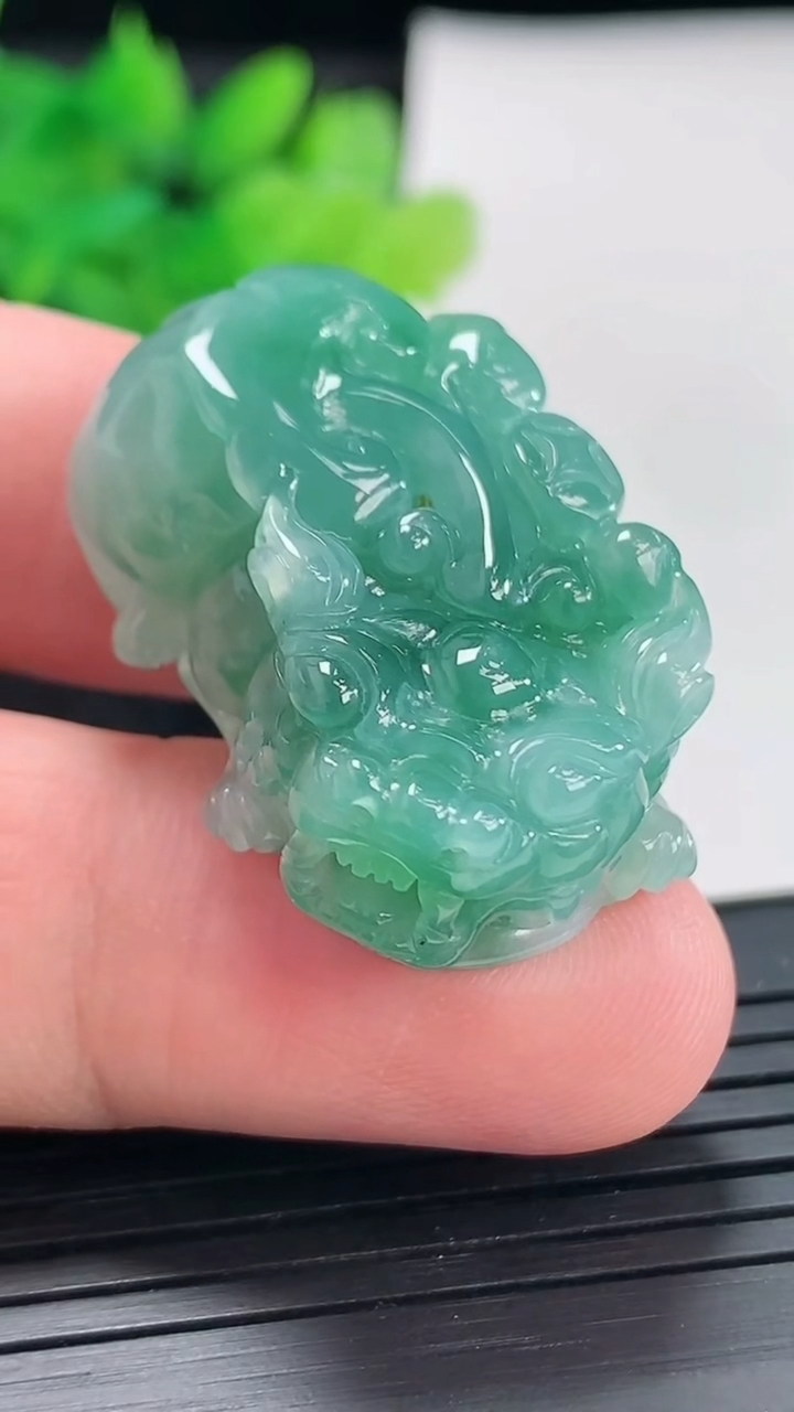 天然A货翡翠貔貅吊坠，尺寸34.5-20-12.5重量:19.18g
4月21日