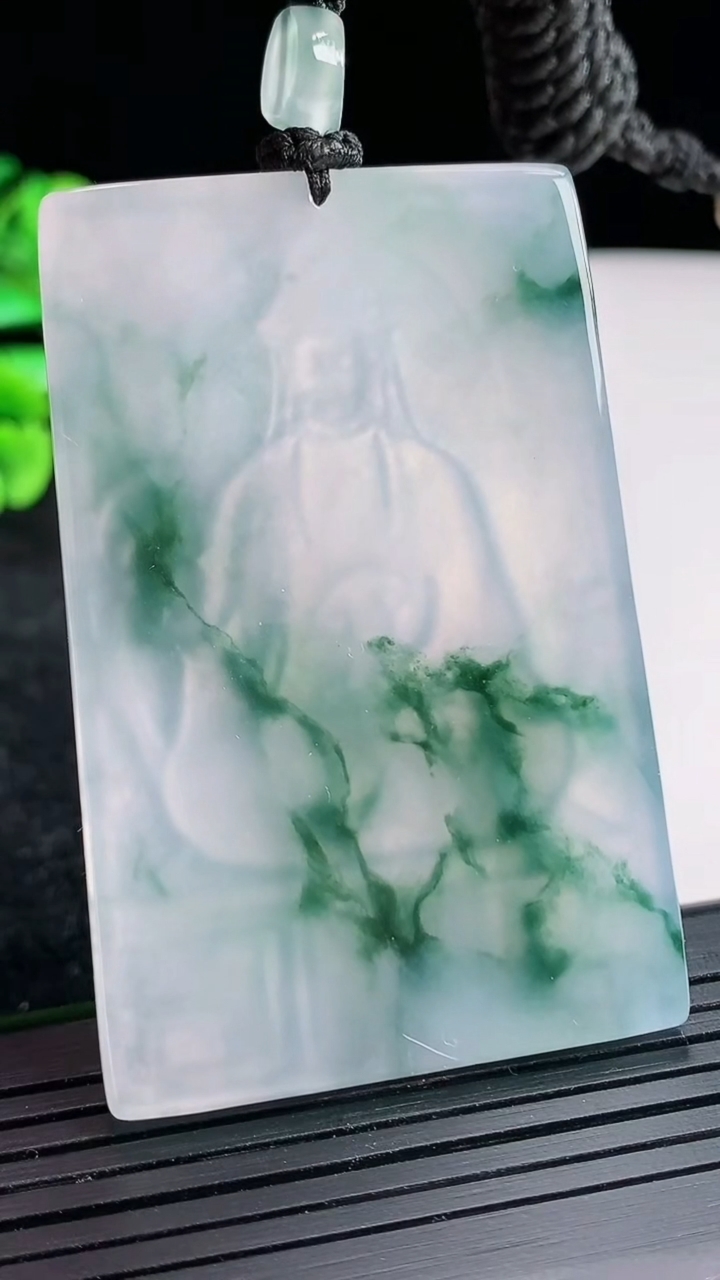 天然A货翡翠种飘花观音菩萨吊坠，尺寸60-40-5重量:29.70g
4月21日