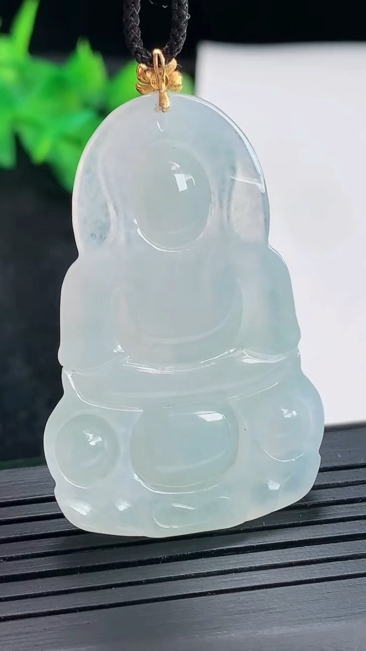天然A货翡翠正装观音吊坠，尺寸46-30.6-6.6重量:15.22g
4月21日
