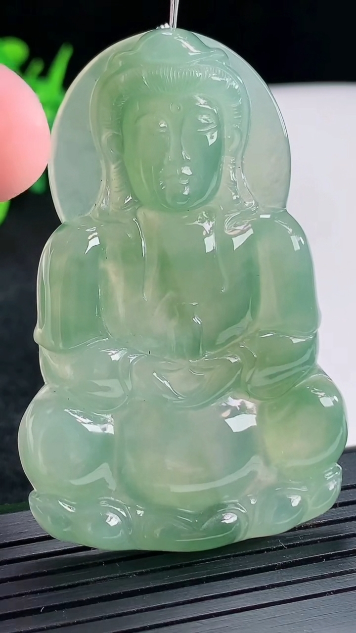 天然A货翡翠正装观音吊坠，尺寸60.5-39-6重量:27.89g
4月21日