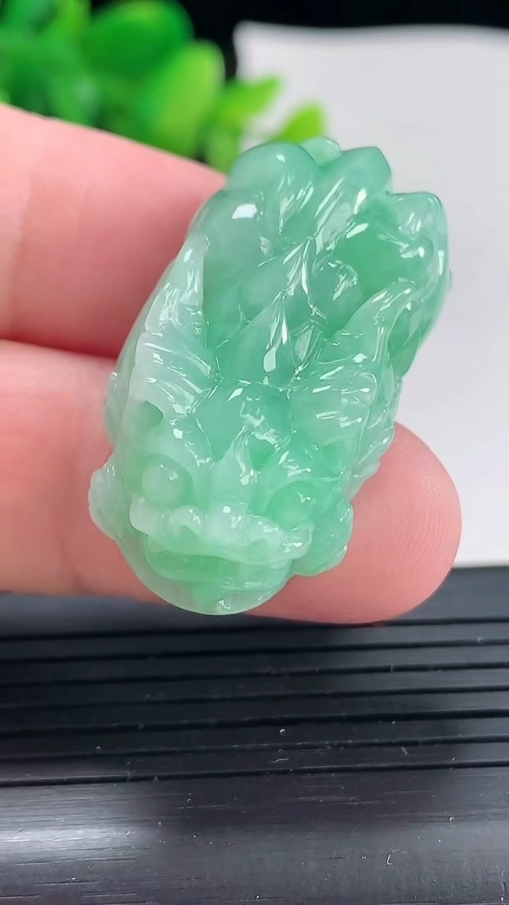 天然A货翡翠貔貅吊坠，尺寸36-19.6-12重量:17.21g
4月21日