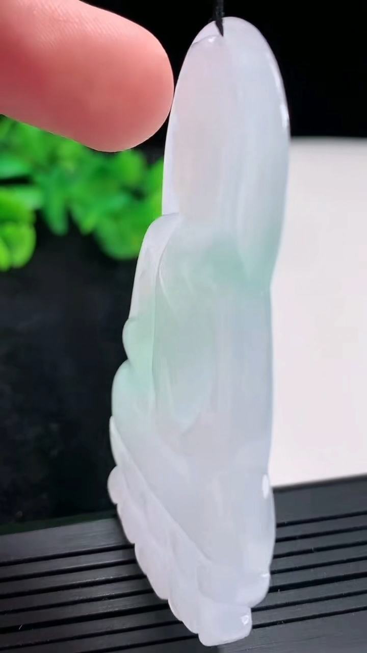 天然A货翡翠素衣观音吊坠，尺寸69-39-5.2重量:29.61g
4月21日