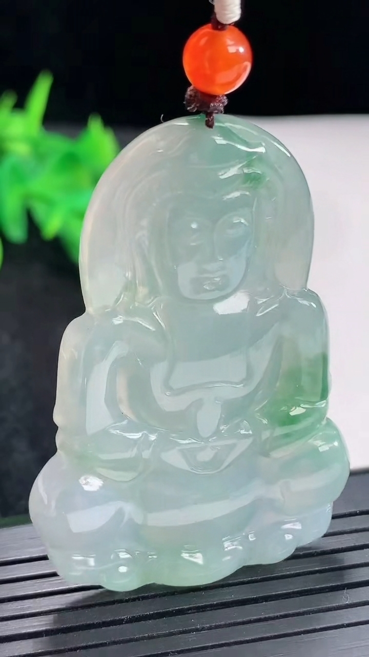 天然A货翡翠飘花正装观音吊坠，尺寸53-36.5-4重量:15.48g
4月21日