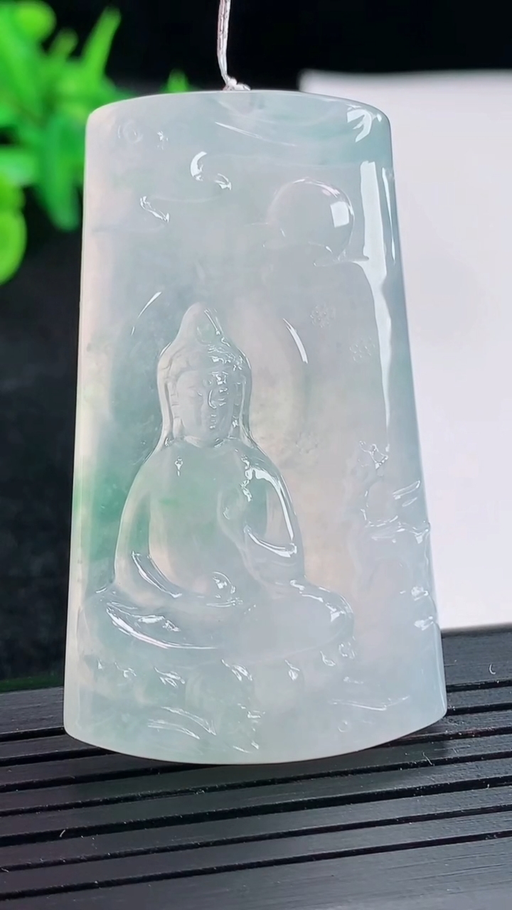 天然A货翡翠观音菩萨吊坠，尺寸53-30.5-5重量:21.42g
4月21日