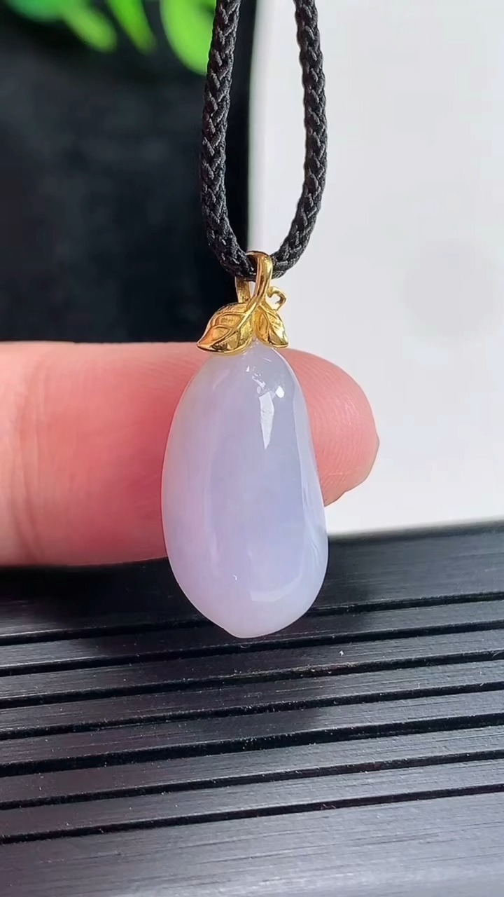 天然A货翡翠18k金紫罗兰福瓜吊坠，尺寸20-10-5.2重量:2.12g
4月21日