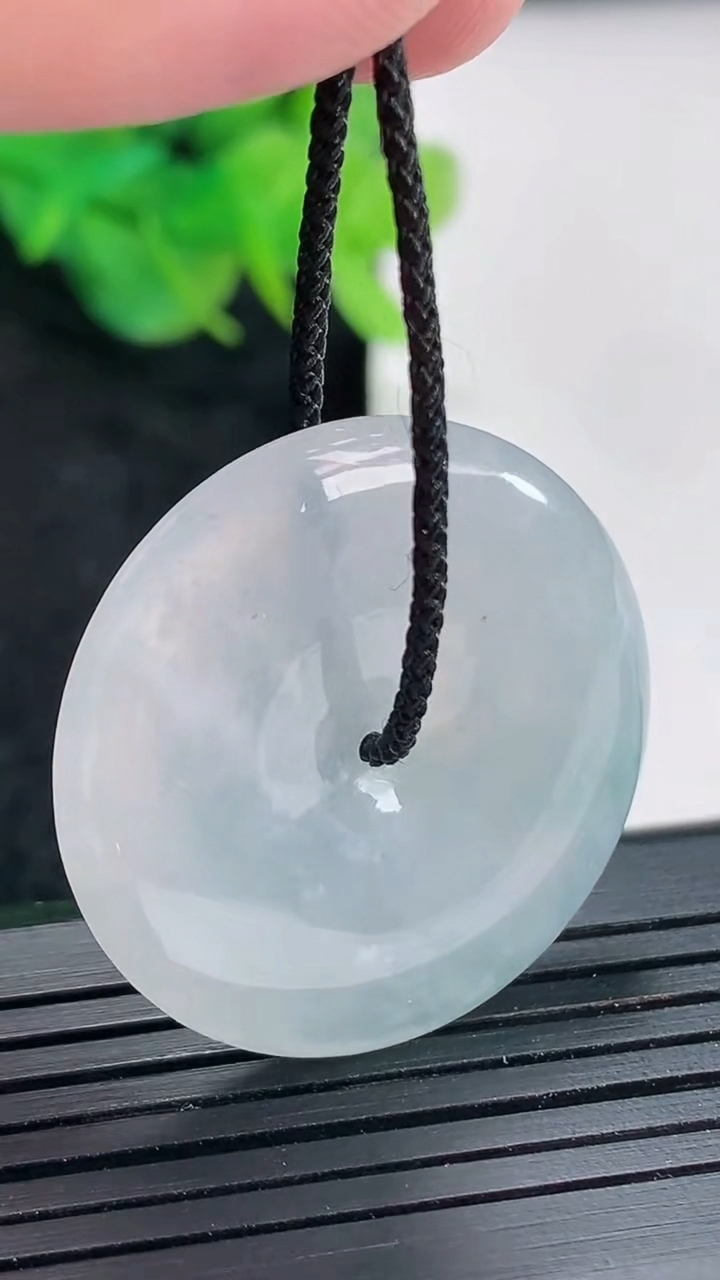 天然A货翡翠紫罗兰平安扣吊坠，尺寸31-5.2重量:11.43g
4月21日