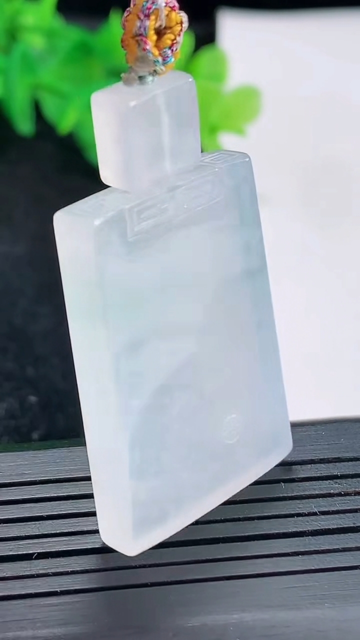 天然A货翡翠仿古无事牌吊坠，尺寸35-24-5.2重量:16.10g
4月21日