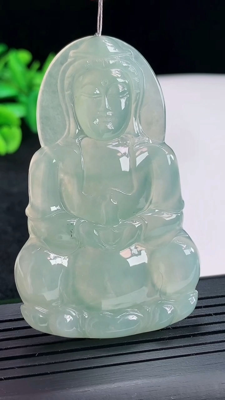 天然A货翡翠正装观音吊坠，尺寸64.5-40-5重量:24.03g
4月21日