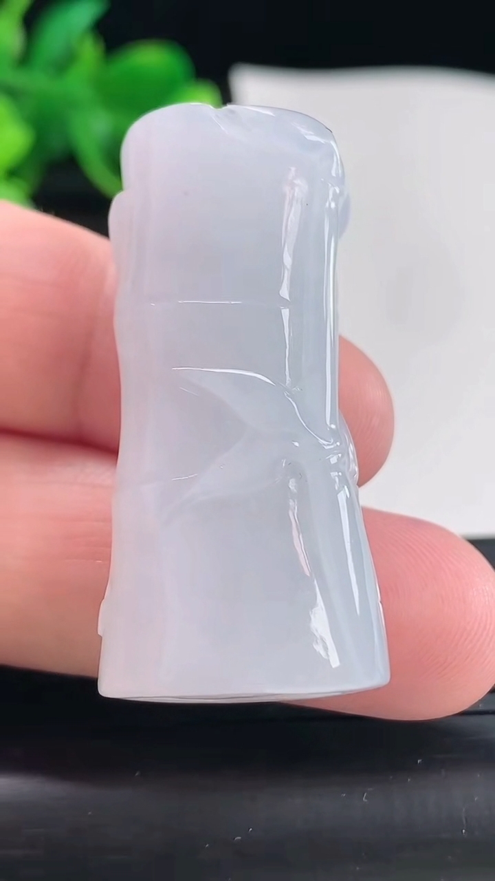 天然A货翡翠紫罗兰节节高升 竹节吊坠，尺寸43-20-12重量:24.18g
4月21日