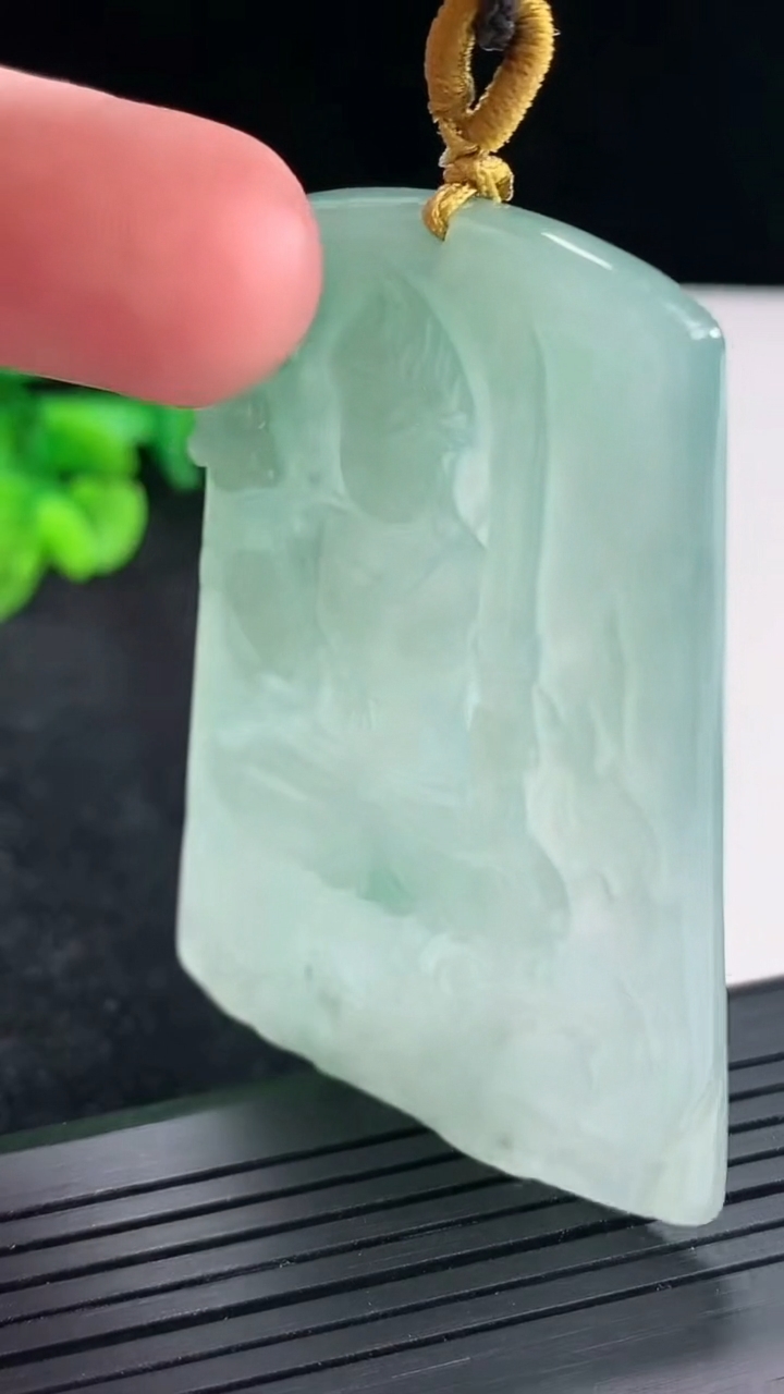 天然A货翡翠飘花御龙不动明王吊坠，尺寸59-42.6-4.8重量:29.13g
4月21日