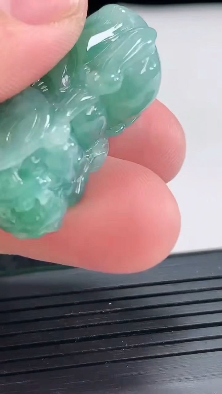 天然A货翡翠貔貅吊坠，尺寸34.5-20-12.5重量:19.18g
4月21日