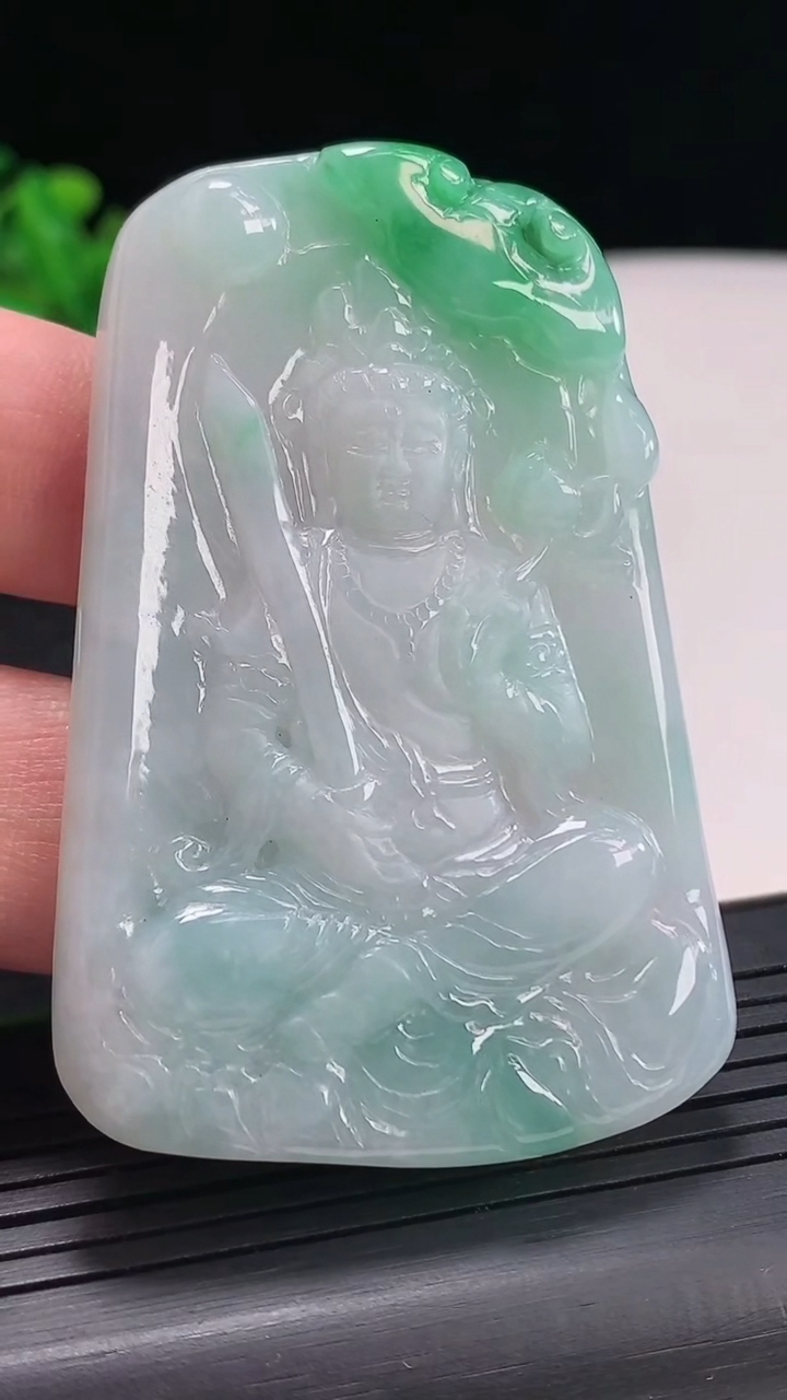 天然A货翡翠虚空藏菩萨吊坠，尺寸62-41-5.5重量:34.05g
4月21日