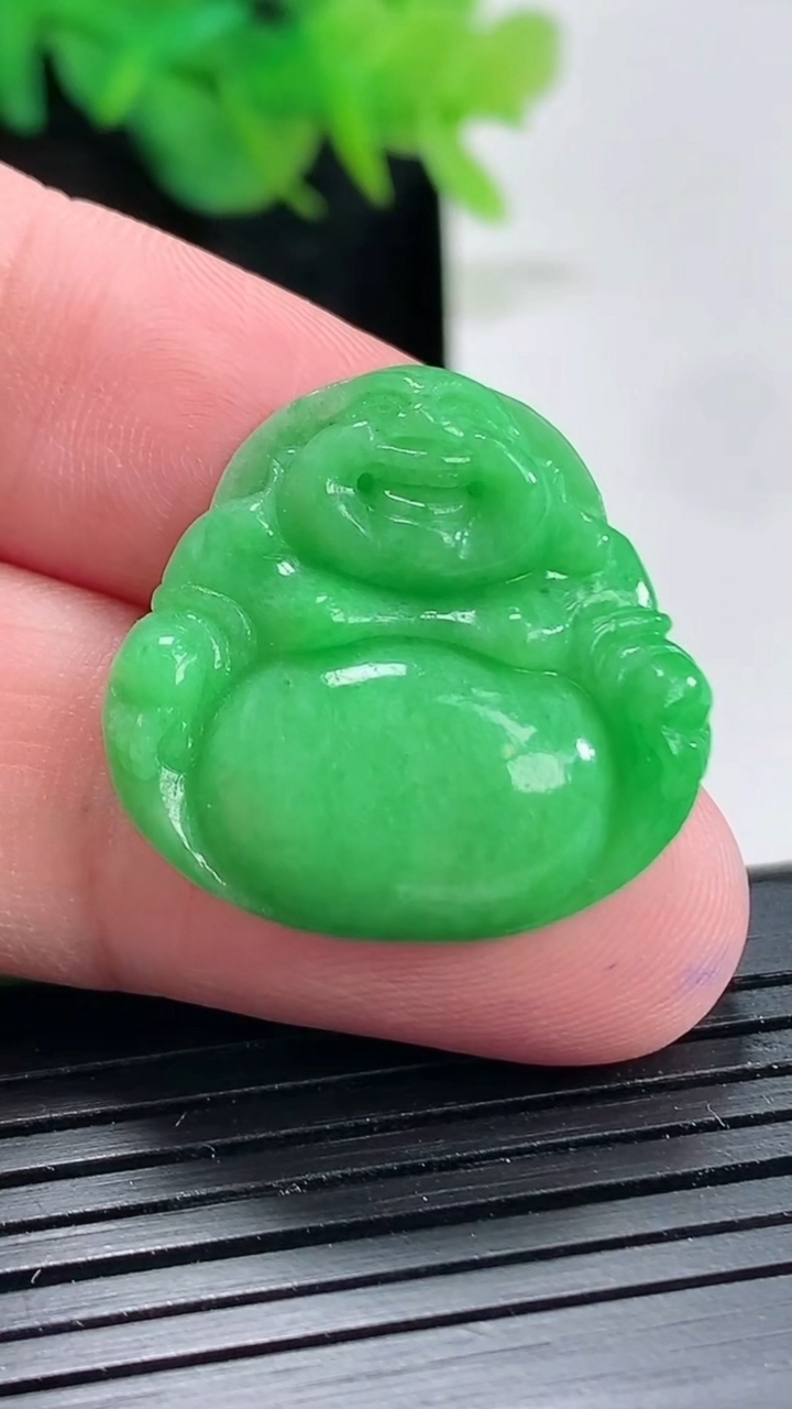 天然A货翡翠佛公吊坠，尺寸24.5-25-5.5重量:5.16g
4月21日