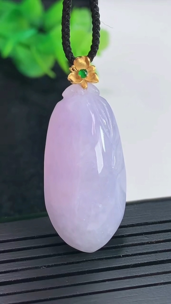 天然A货翡翠18k金紫罗兰福瓜吊坠，尺寸31-15-10.5重量:9.06g
4月21日