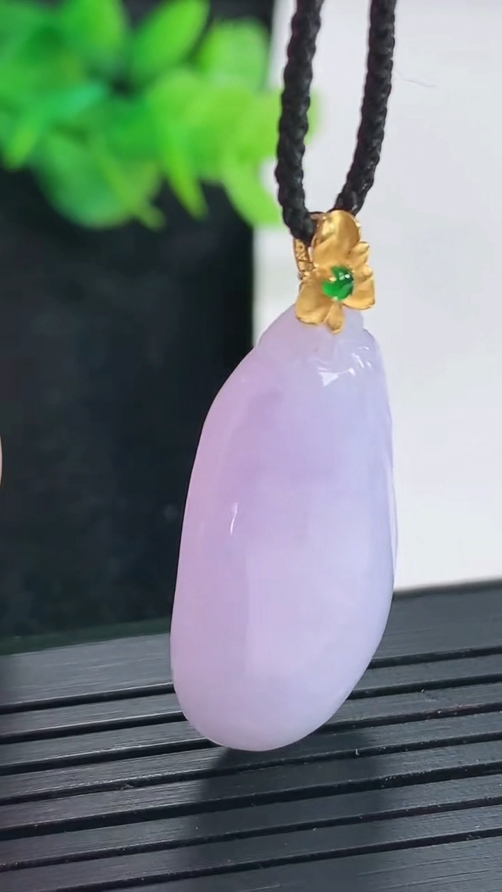 天然A货翡翠18k金紫罗兰福瓜吊坠，尺寸31-15-10.5重量:9.06g
4月21日