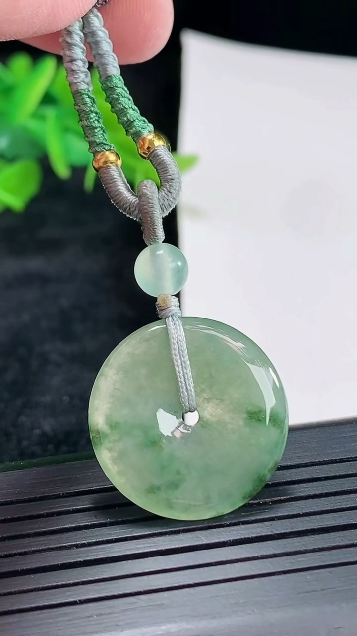 天然A货翡翠冰种飘花平安扣吊坠，尺寸23-3.6重:3.82g474
4月21日