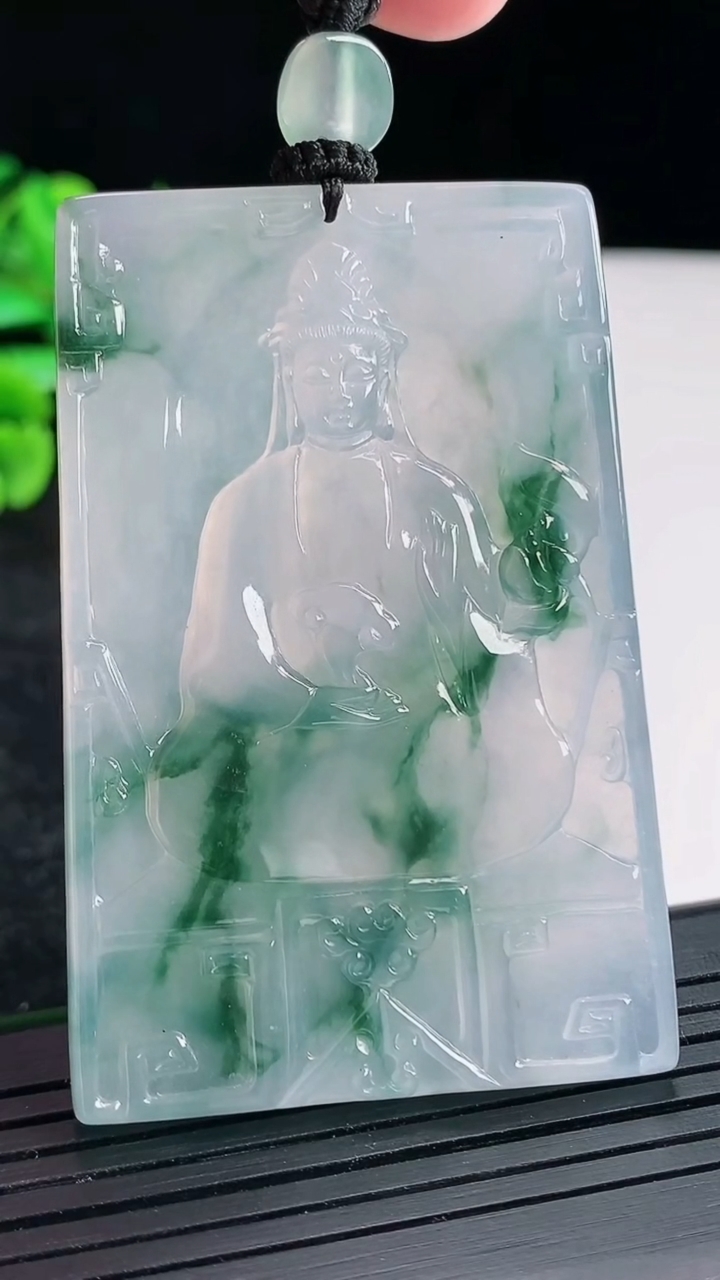 天然A货翡翠种飘花观音菩萨吊坠，尺寸60-40-5重量:29.70g
4月21日