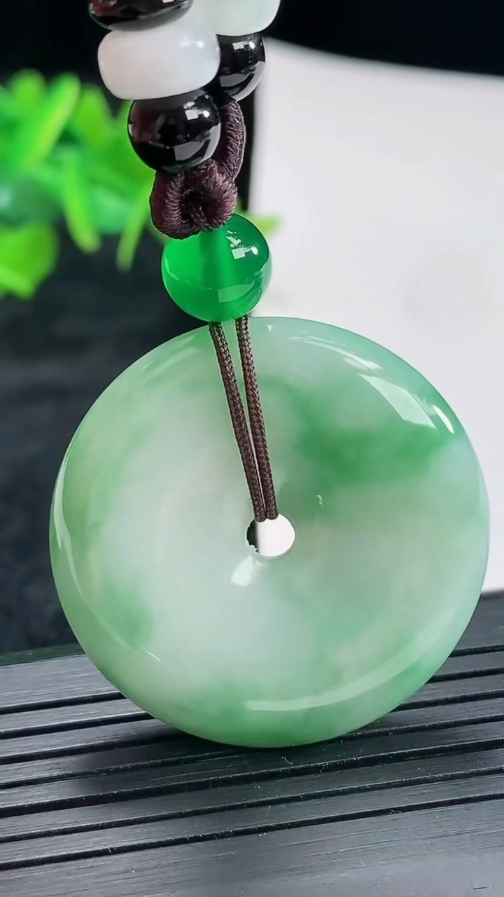 天然A货翡翠平安扣吊坠，尺寸34-7.3重:16.76g474
4月21日