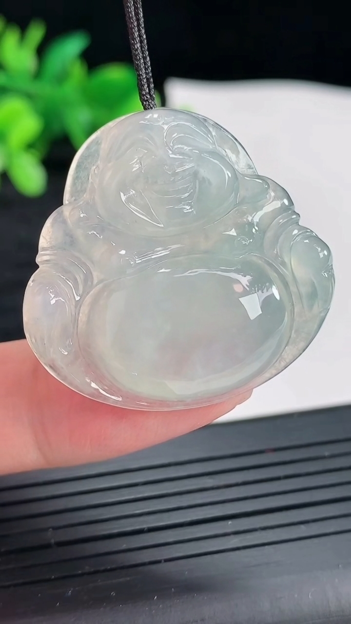 天然A货翡翠佛公吊坠，尺寸32-34-5.5重量:9.28g
4月21日