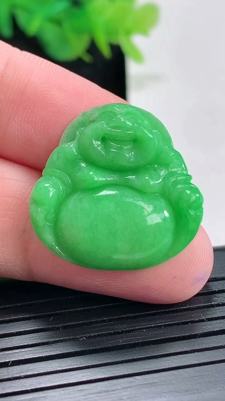 天然A货翡翠佛公吊坠，尺寸24.5-25-5.5重量:5.16g
4月21日