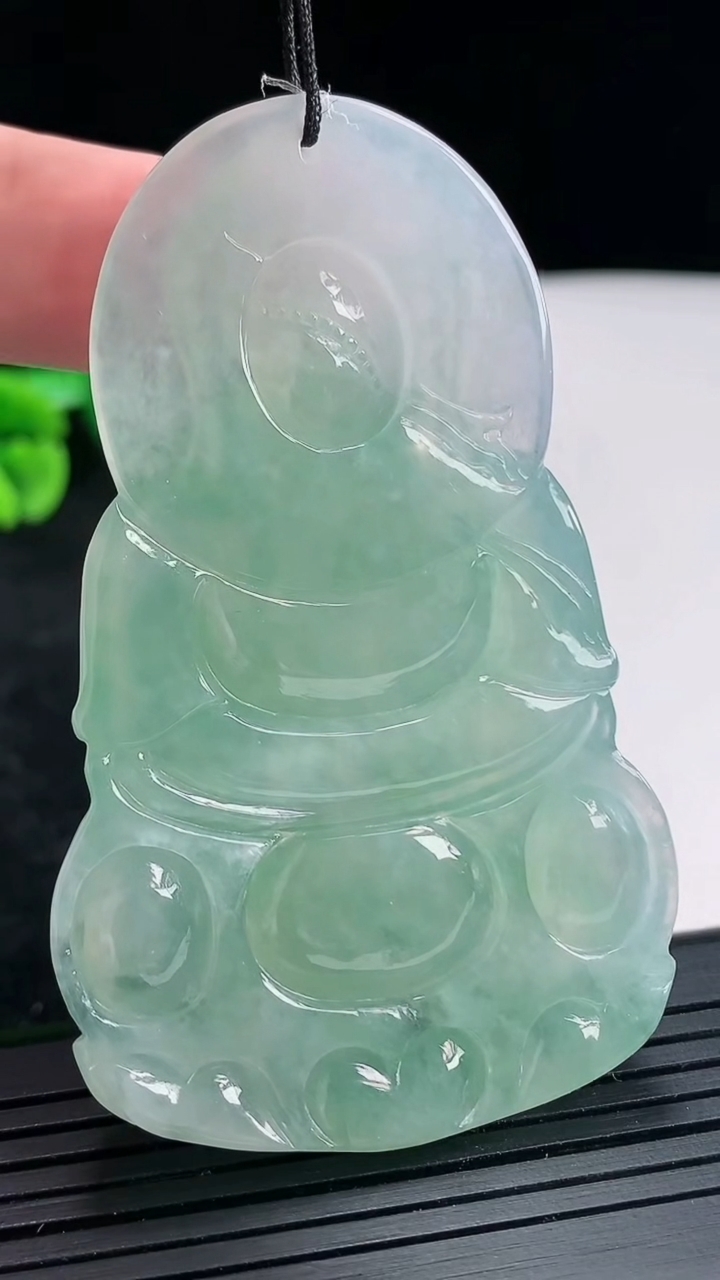 天然A货翡翠正装观音吊坠，尺寸68-42-7.5重量:40.00g
4月21日