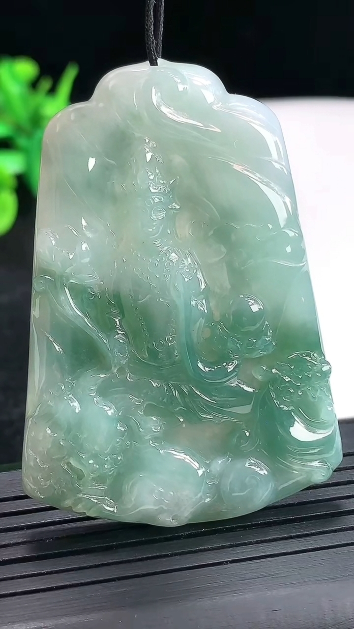 天然A货翡翠飘花文殊菩萨吊坠，尺寸59.5-41.5-5.8重量:30.28g
4月21日