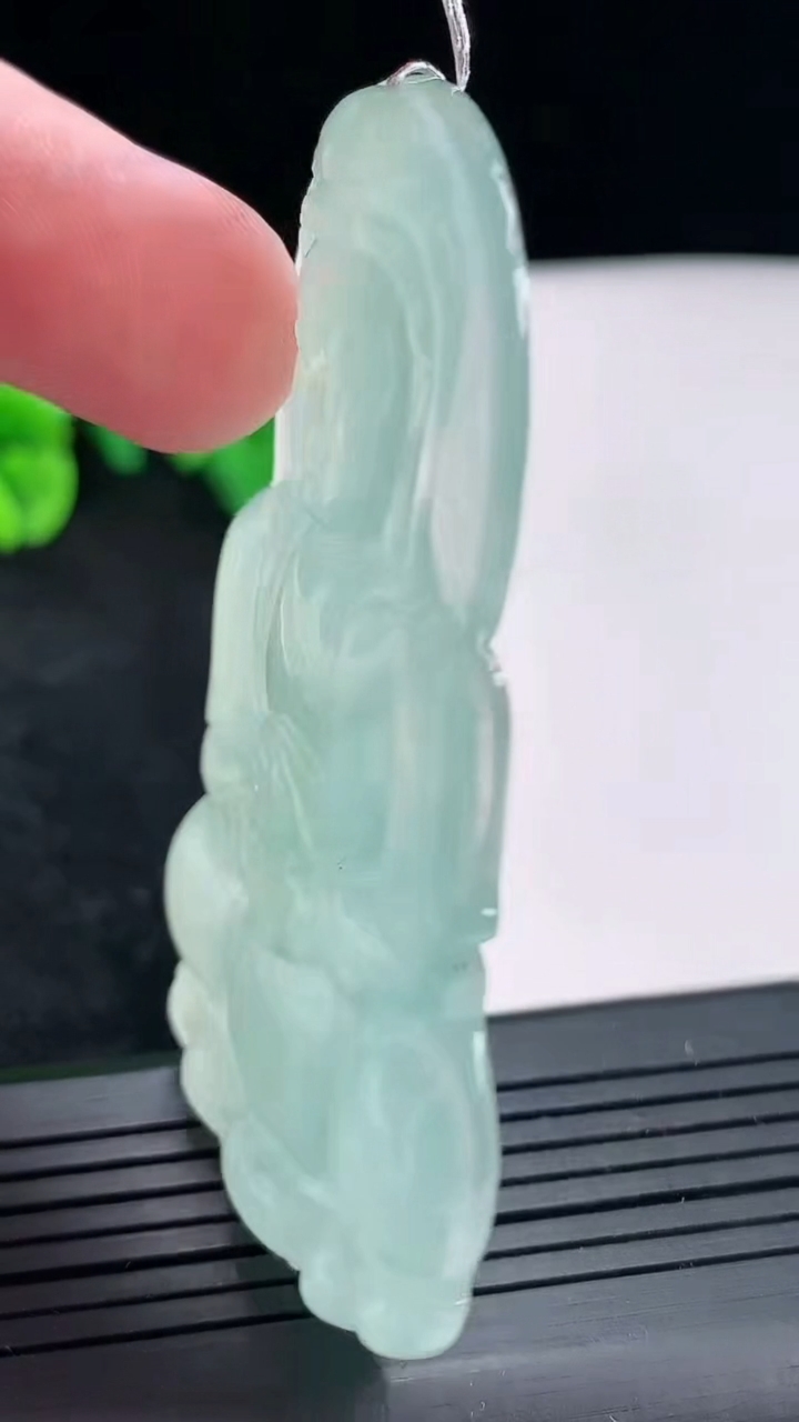 天然A货翡翠正装观音吊坠，尺寸64.5-40-5重量:24.03g
4月21日