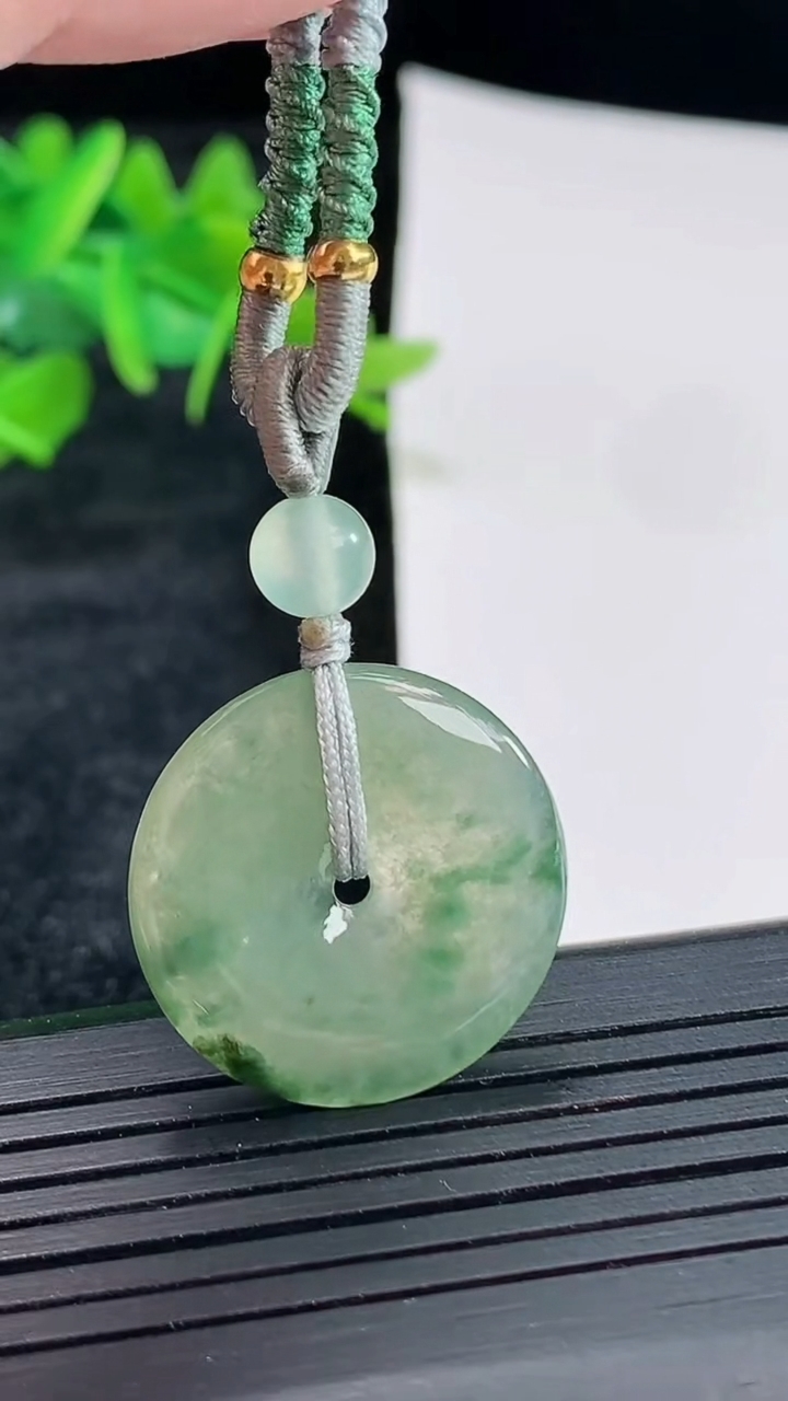 天然A货翡翠冰种飘花平安扣吊坠，尺寸23-3.6重:3.82g474
4月21日