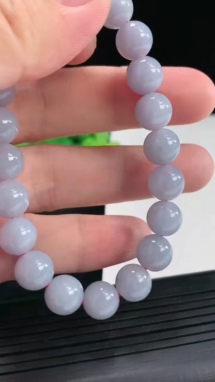 天然A货翡翠紫罗兰圆珠手串，尺寸9.5-21颗重量:30.25g4月21日
工厂直销收藏佳品,种好水足，色泽均匀，有种有色，上手高大气！