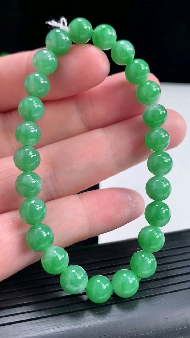 天然A货翡翠满满圆珠手串，尺寸7.5-15颗重量:18.78g4月21日
工厂直销收藏佳品,种好水足