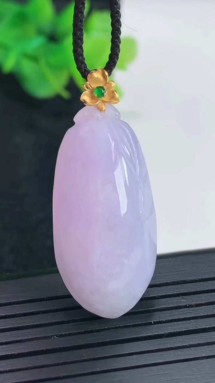 天然A货翡翠18k金紫罗兰福瓜吊坠，尺寸31-15-10.5重量:9.06g
4月21日