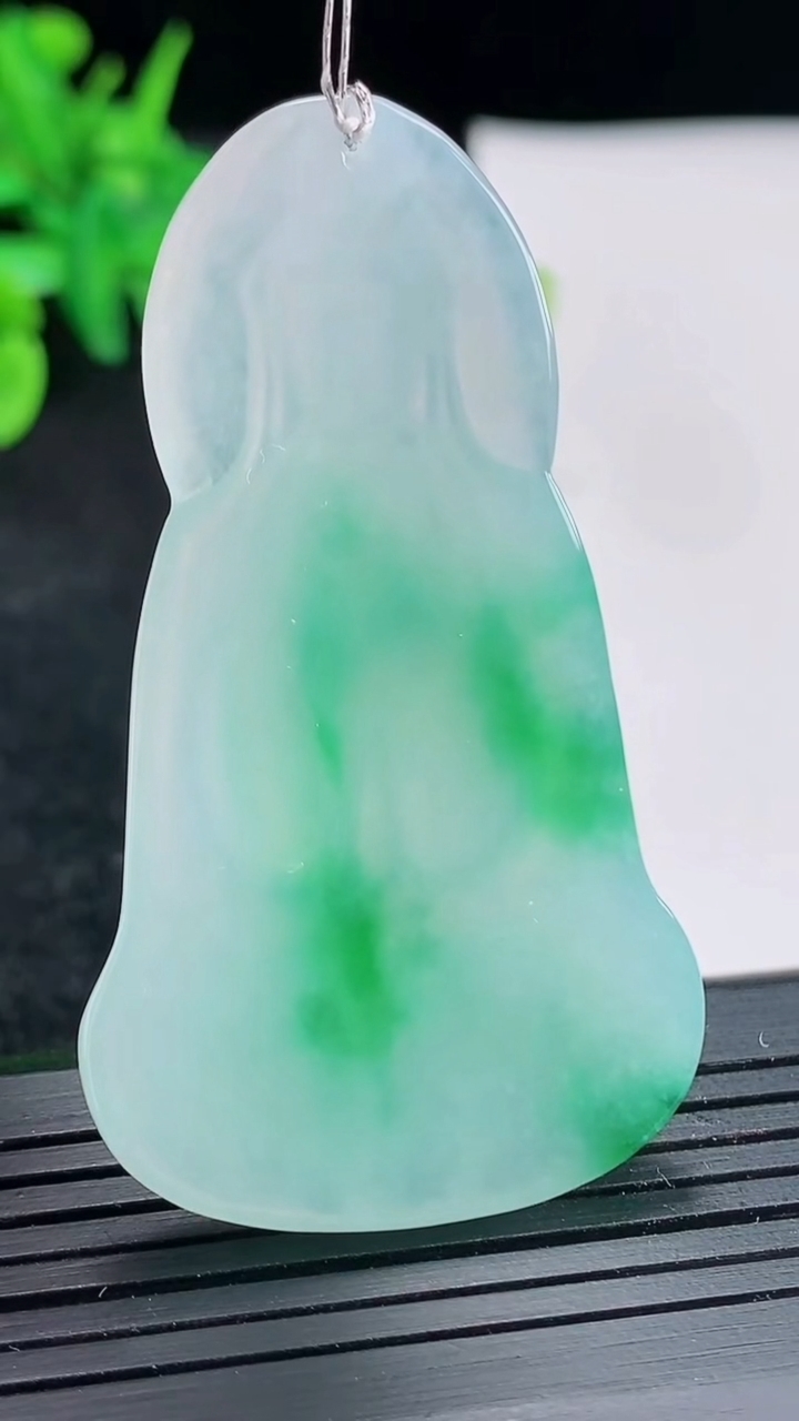 天然A货翡翠素衣观音吊坠，尺寸56.6-31.6-4.5重量:15.33g
4月21日