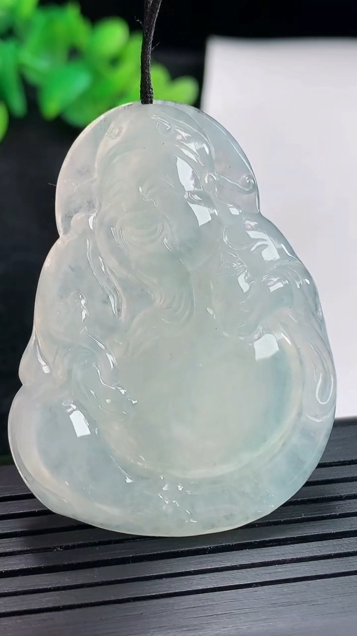 天然A货翡翠财神爷吊坠，尺寸49-38-5.5重量:18.75g
4月21日