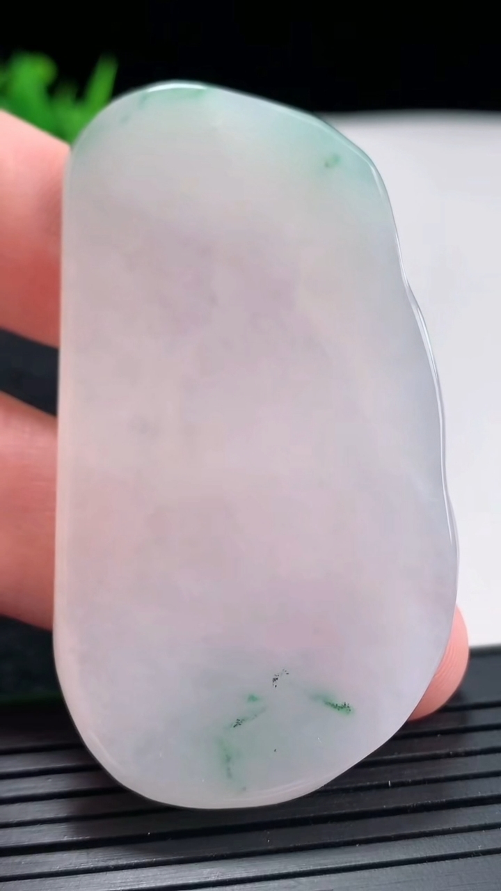 天然A货翡翠阿弥陀佛吊坠，尺寸64-35-5.8重量:31.13g
4月21日