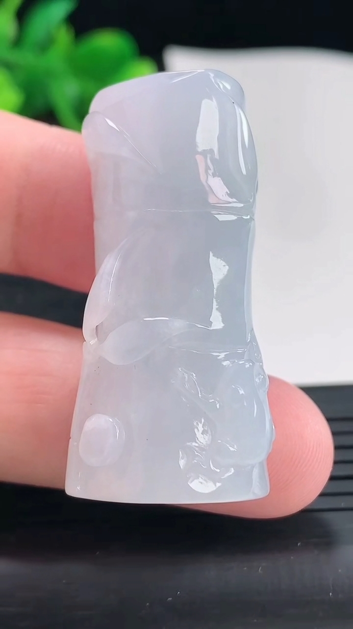 天然A货翡翠紫罗兰节节高升 竹节吊坠，尺寸43-20-12重量:24.18g
4月21日