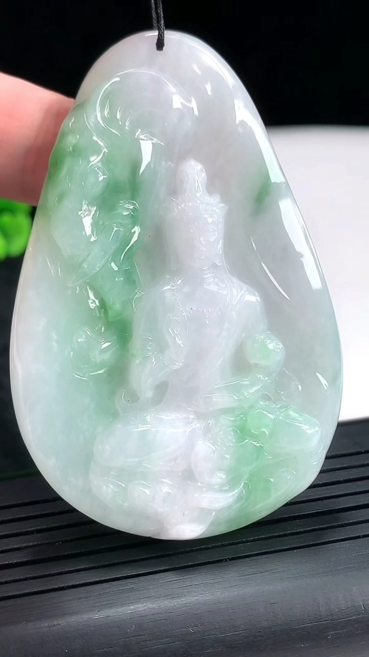 天然A货翡翠普贤菩萨吊坠，尺寸68.5-45-7.5重量:40.22g
4月21日
