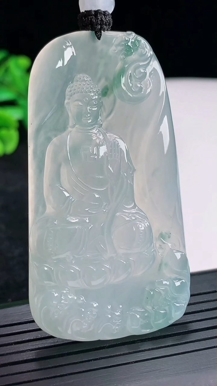 天然A货翡翠种飘金阿弥陀佛吊坠，尺寸66-35.5-5重量:32.32g
4月21日